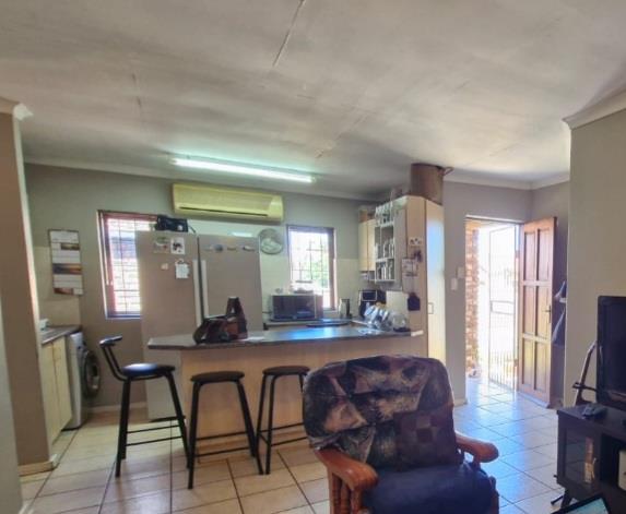 2 Bedroom Property for Sale in Langenhovenpark Free State